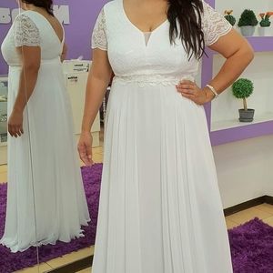 Wedding gown / White dress